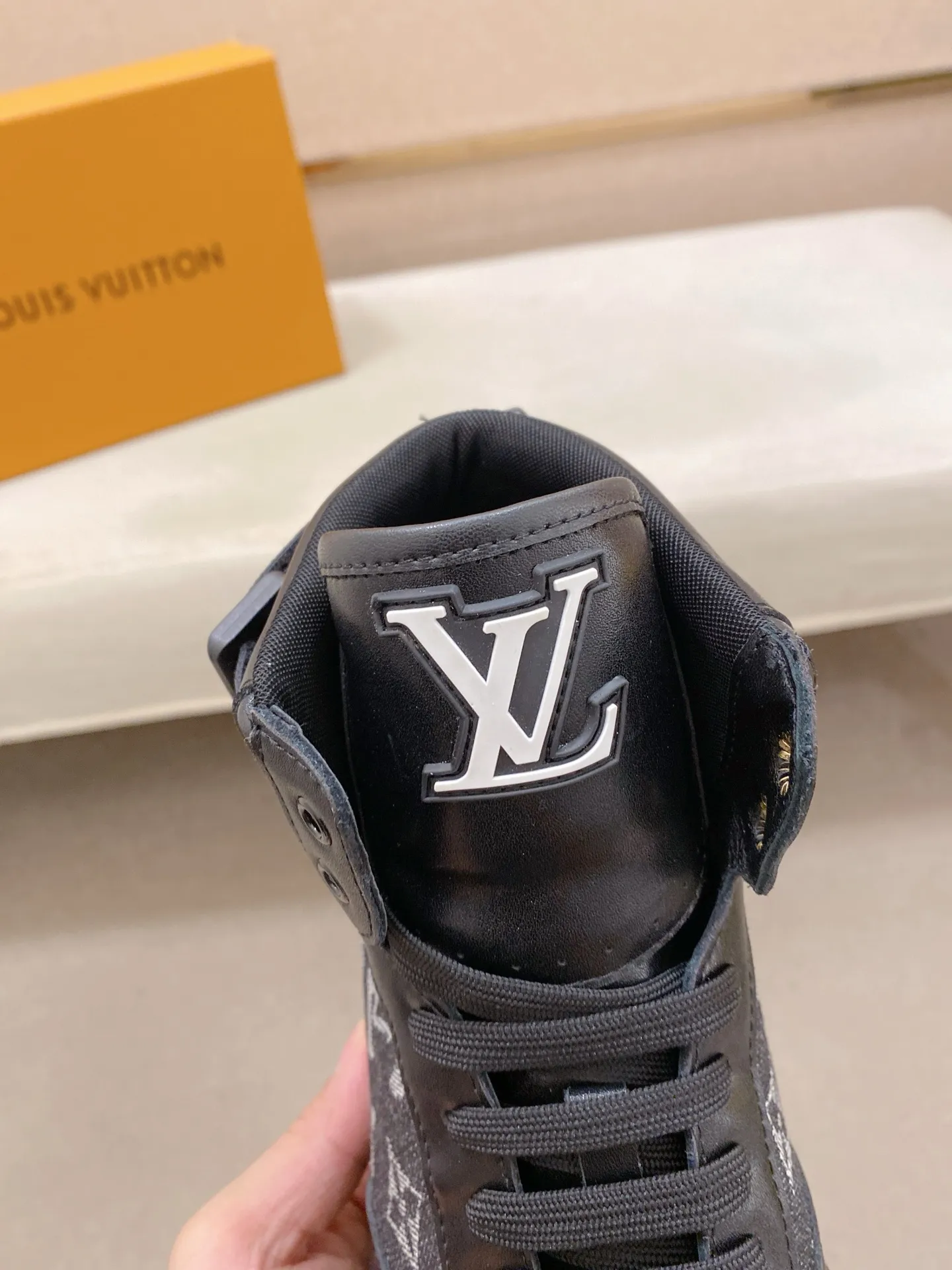 Men's shoes 400💰louis vuitton (Louis Vuitton/lv)🔍🔍The new counters are on sale at the same time. The uppers are imported from Italy. ⃣️Re-engraved🇮🇹💪💪, ⚠Sole: The original sole is specially provided by the original factory, the exclusive movable molded sole is super comfortable, ⚠Original and single goods 🔍high quality, you can enter and leave the counter at will, welcome to compare⚠. Code number: 38-44 (45/customized, non-refundable)